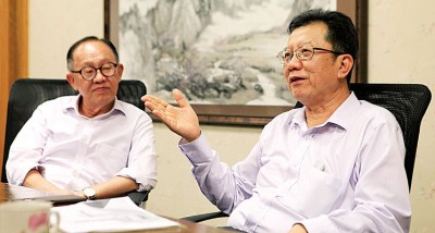 骆财德赞扬(孙中山精神奖)具备了孙中山先生顺应潮流,与时并进的精神。