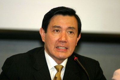 马英九用主持慰安妇像的安装揭幕仪式。