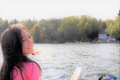 夏季长大变成亭亭玉立美少女。