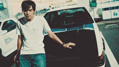 周杰伦当年拍的电影《头文字D》让他拿了金马奖最佳新人晋身电影咖,这次投资、监制赛车电影《叱吒风云》颇有致敬经典的意思。
