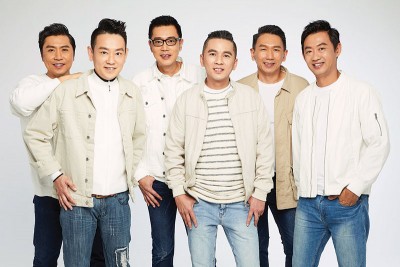 年轻暌违8年后,以于山脚下男孩25周年演唱会上合体。