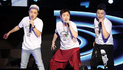 王祖蓝、阮兆祥和李思捷再度合体来马,在《福禄寿十周年演唱会》上频频发放笑弹,让全场观众笑爆肚!