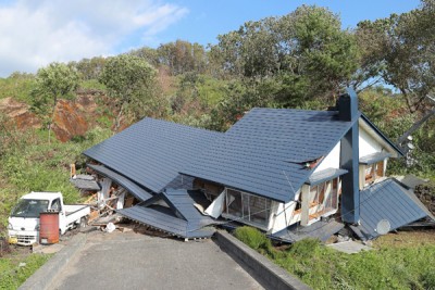 多中房子被山泥掩埋。(法新社照片)