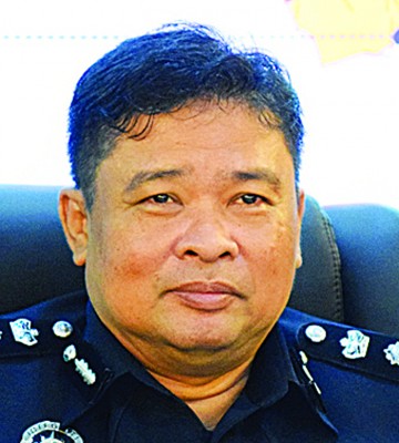 仄再玛尼:警方迅速逮捕涉案嫌犯,并起获2把干案武器。