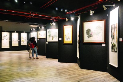 妙笔生辉的水墨画,引领参观者进入另一个世界,产生如临此境的美好感觉。