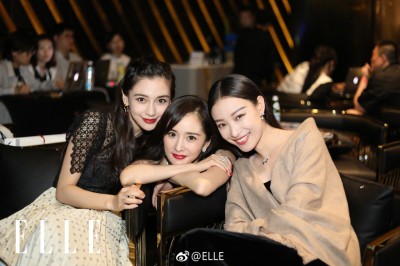 该合照原有Angelababy、杨幂、倪妮3人。