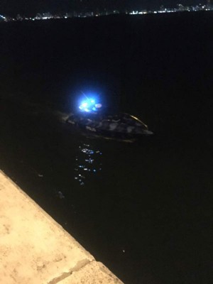 警方也出動搜尋艇在有關海域范圍進行搜尋。