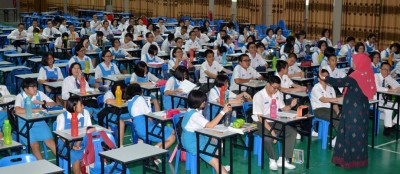 被三趟学生给布置在吉华文化中心大礼堂上课及应考PT3试。