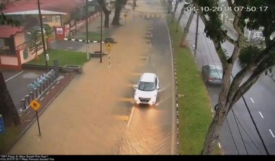 东北县及西南县多区路段积水,影响局部交通。