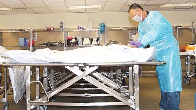 吴兴华39年来处理近20万具遗体。