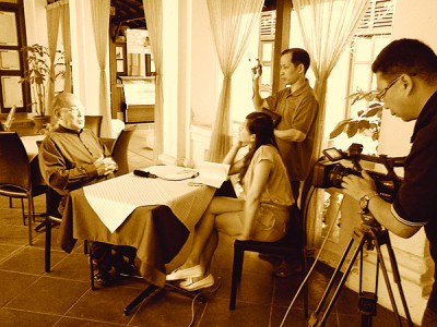 2011年接受中国电视台访问谈辛亥革命。