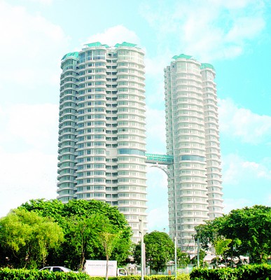 “丽泽苑”是玮力产业集团首个发展项目，2003年竣工时成为全槟首个建有法式房顶的公寓。