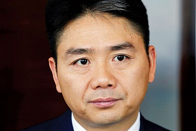 刘强左临月在美国深陷性侵风波,再次曾就被当地警方追捕。