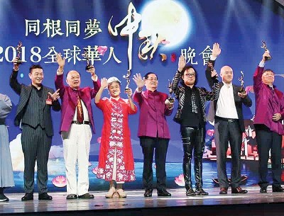 在中国中央电视台的同根同梦·2018全球华人中秋联谊会，白世音荣获全球影响力华人领袖荣誉称号。