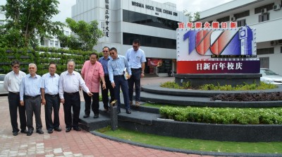 董事会成员指日新交通圈美化是由中马日新校友会报效。