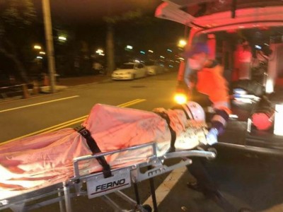 梁男被送院。