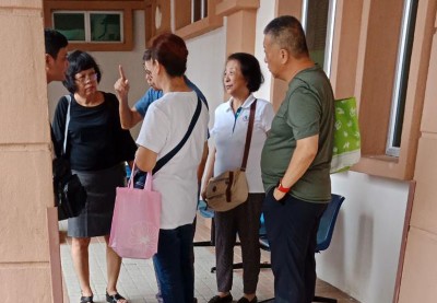 家属前往太平间办理领尸手续。