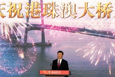 习近平在仪式上宣布港珠澳大桥正式开通。(法新社照片)