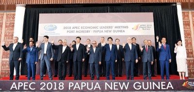 亚太经济合作组织(APEC)峰会周日连续开,每领导人拍下好合照。(法新社照片)