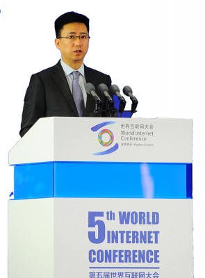 阿里巴巴集团总裁张勇说:“商业世界和消费生活经历的新高度,在未来都会习以为常。”(法新社照片)