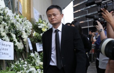 阿里巴巴集团主席马云吧来到殡仪馆。