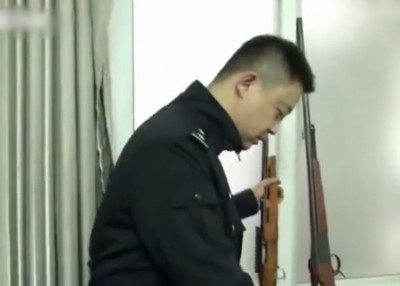 公安部缴获的步枪。