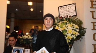 张卫健到追思弥撒追悼蓝洁瑛。