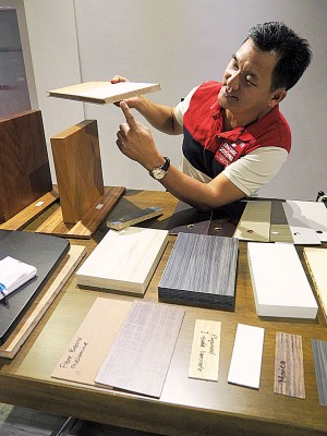 纪京华将驻守在展馆内与大家分享家具素材的特质。 