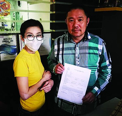李氏手肘的肌肉萎缩有扩散的迹象,至今已几乎覆盖整个手肘。