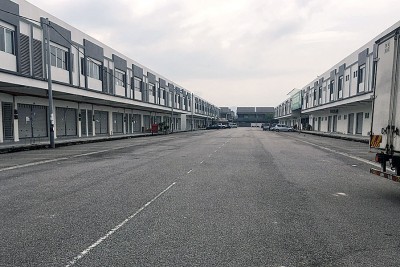 食物摊区的面积非常阔,周五夜会关路。