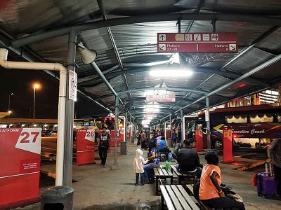 临时巴士总站最后一夜。
