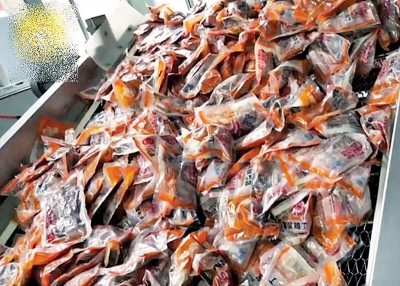 领导声称,涉事料理包日产40万份。
