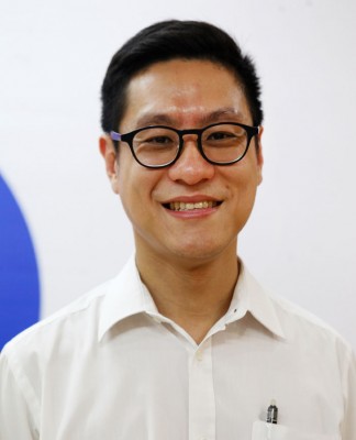 再里尔:该事故并没造成任何大碍,也没封路,交通工具能如常使用该路段。有关承包商(PUSB)将会继续进行修复工作。