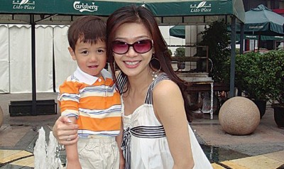 张慧仪2006年收养儿子Hanson。