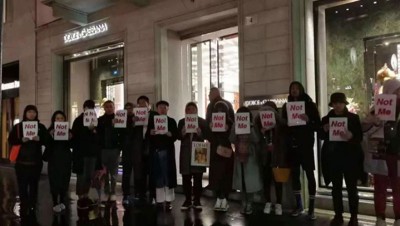 意大利华人在DG米兰总店前示威。