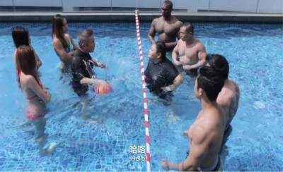 马老板与小龙女因界线,发生争执。
