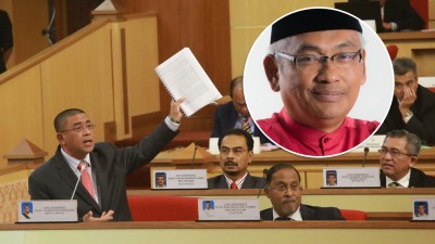 沙拉尼在辩论环节结尾时直接揭盅“策反霹州大臣投不信任票”的执政党议员!圈图为阿兹巴里。