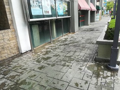 死者坠下的事发现场。