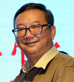 督学罗永忠公司绅:教育局有权安排新生的母校。