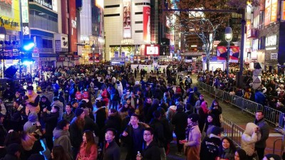 日本涩谷跨年执行委员会在第三度当地街头举办倒数活动。