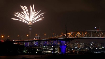 纽西兰最大城市奥克兰“天空塔”有5分钟的烟火秀。