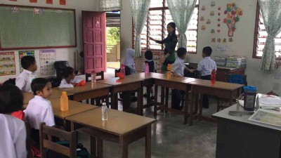 华玲打活公民小学今年8名新生清一色是友族。