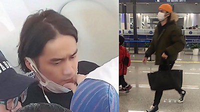 有网友贴出机上照片，称与蒋劲夫同班机回中国。