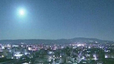 奈良的监测镜头拍得的火球,光如月亮。