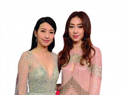 胡定欣(右)和姐妹姚子羚同接受大马媒体访问。