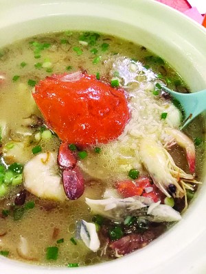 海鲜粥，是来到龟咯必吃美食。