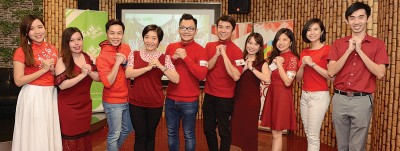 爱FM推出2019贺岁MV《春风来》，DJ们分享化身金庸武侠角色的趣事，左起为恩慈、淑霖、劲程、敏明、金龙、国俊、晓涵、溦溦、籽莹以及智德。