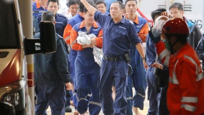 船员救起送到水警基地。