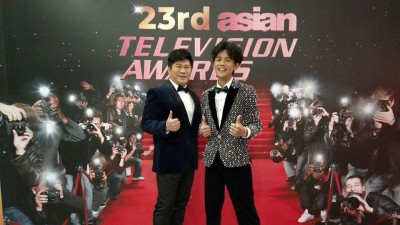 胡瓜（左）、阿翔赴古晋参与盛会。
