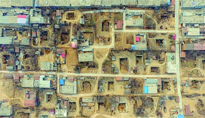 从高空拍摄的地坑院。